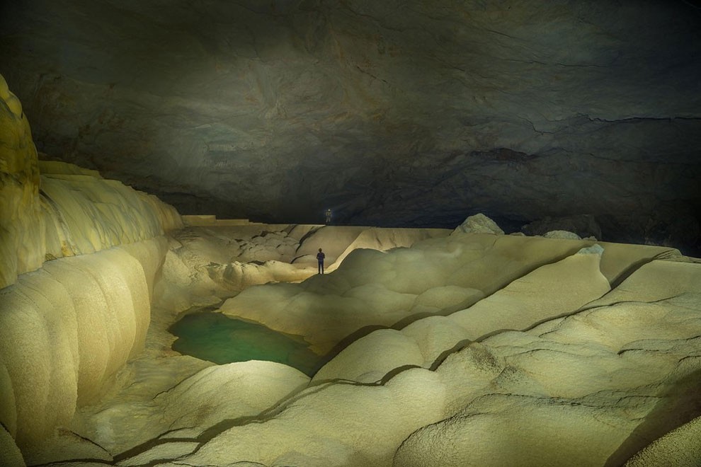 Incredible Hidden Cave in Laos_9