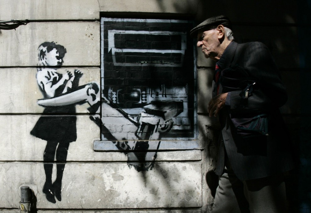 Society Seen Through The Prism of Banksy Art_11