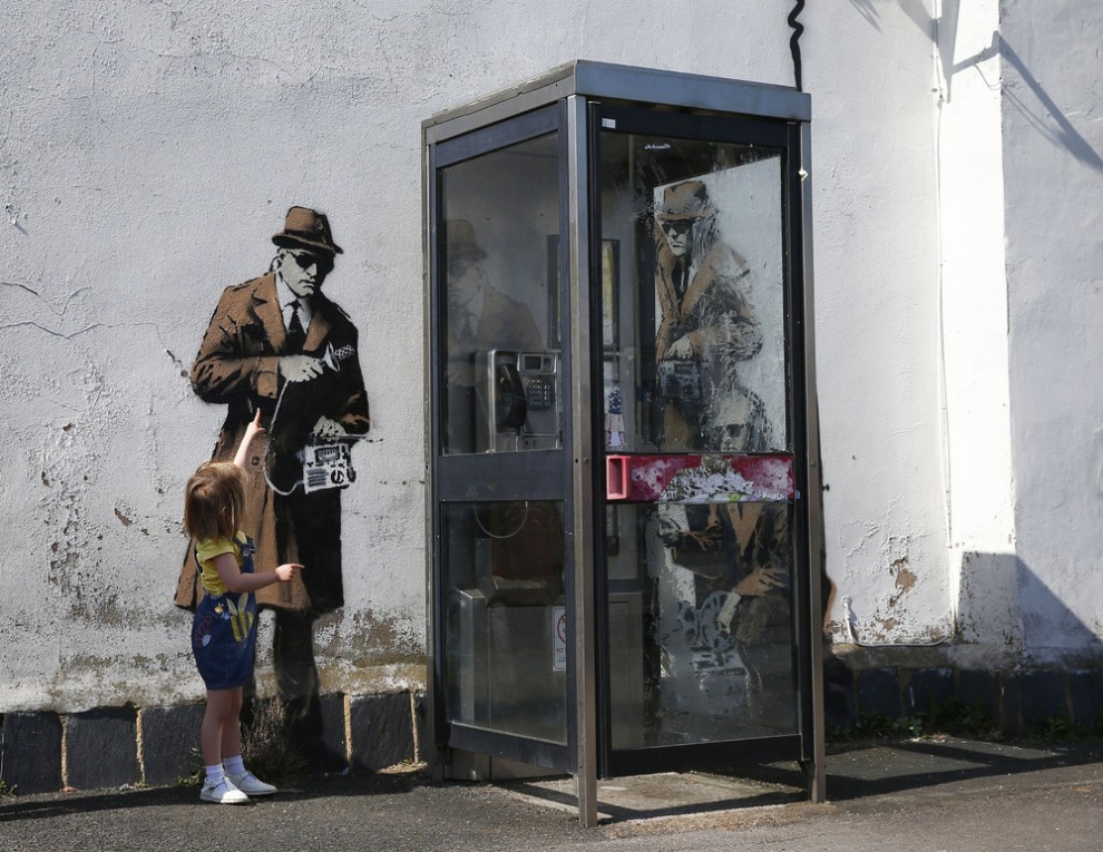 Society Seen Through The Prism of Banksy Art_25