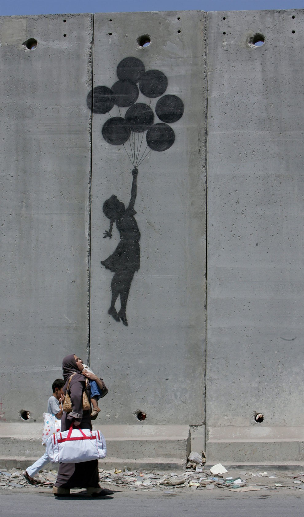 Society Seen Through The Prism of Banksy Art_30