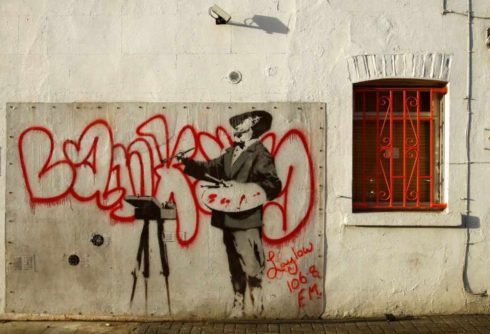 Society Seen Through The Prism of Banksy Art_9