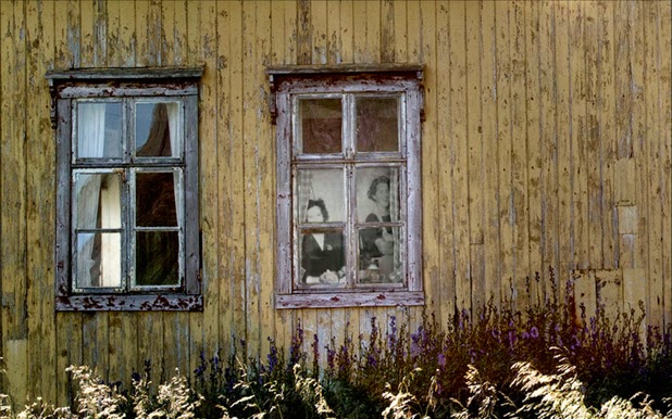 Vintage Photography Replaced in Contemporary Landscapes_6