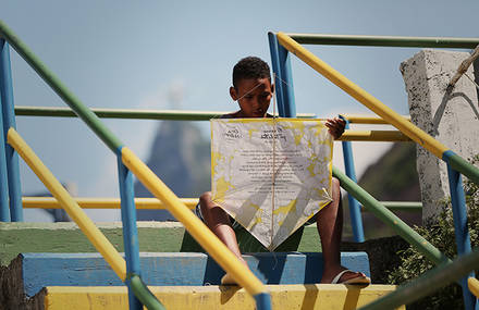 Stories in the Sky Project. A Brazilian project that is using kites to stimulate reading in impoverished communities.