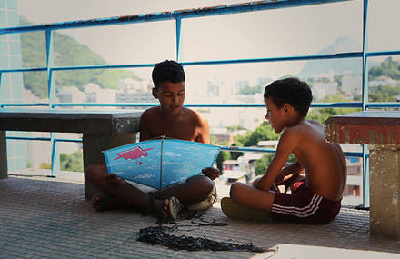 Stories in the Sky Project. A Brazilian project that is using kites to stimulate reading in impoverished communities.