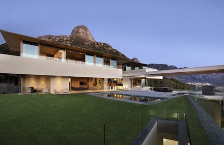 South Africa Villa by Saota