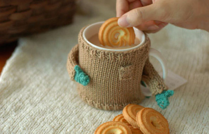 Adorable Knits Sweaters for Your Coffee Mugs