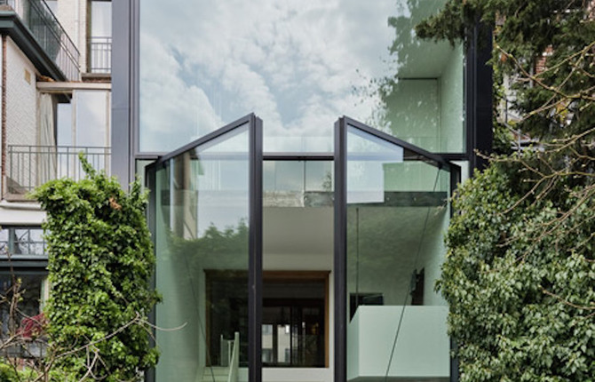 A House with the World’s Largest Pivoting Doors