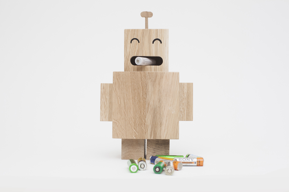 robowoodCase-for-used-batteries-by-Katerina-Kopytina