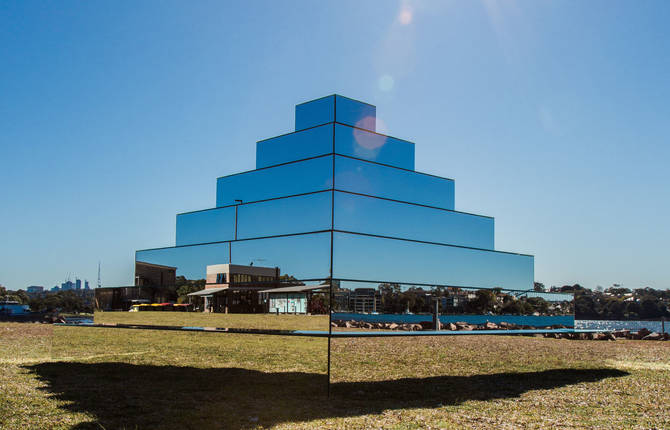 Mirrored Ziggurat to Connect The Earth and Sky