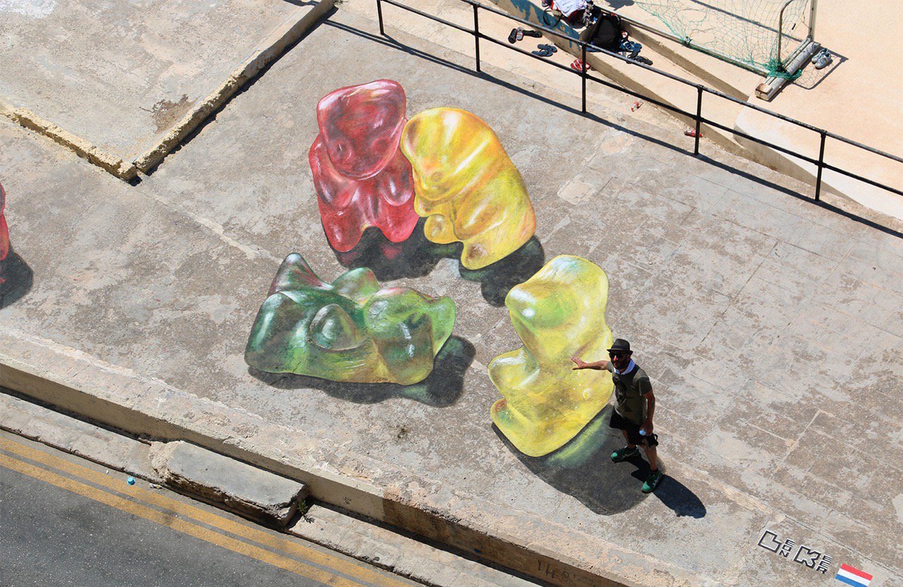 Playful3DChalkStreetArt1