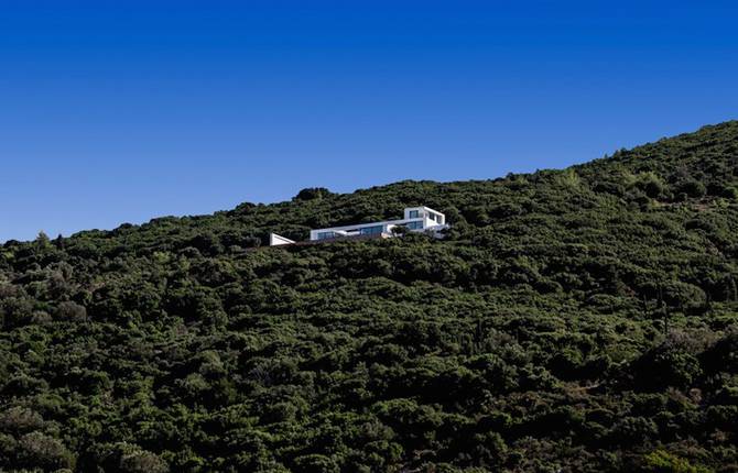 White Spacious Summer House in Greece