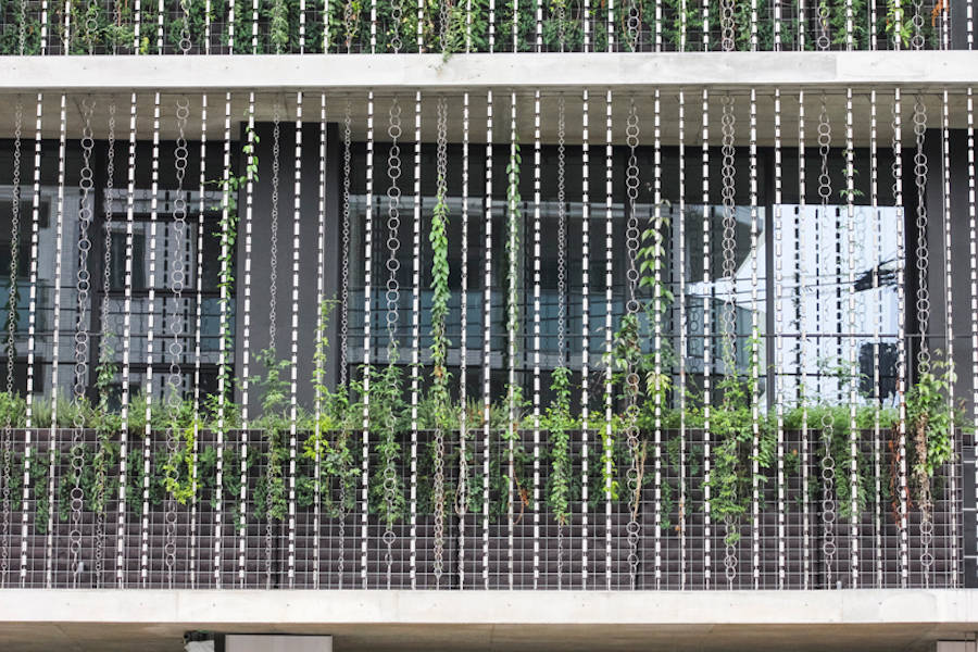 Vegetal Rain-Chains Facade Building in Japan2