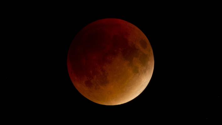 Short Film About the Supermoon Lunar Eclipse