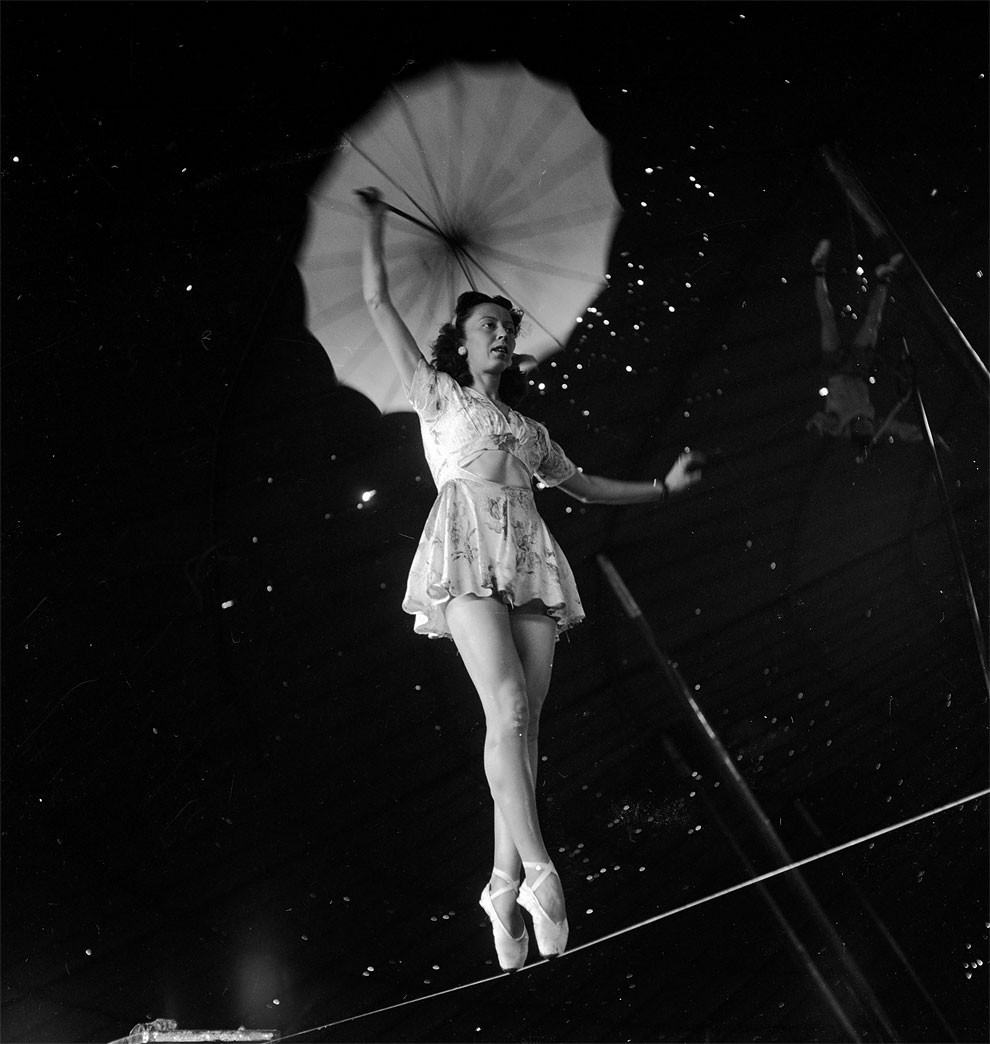 VintagePhotographsofCircusGirls13