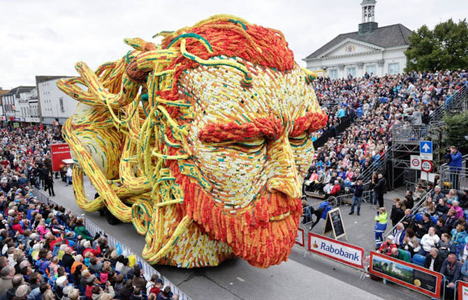 Amazing Flower Sculptures Parade