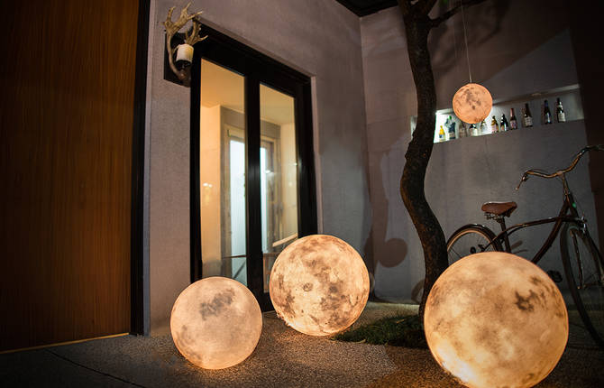 Full Moon Lamp
