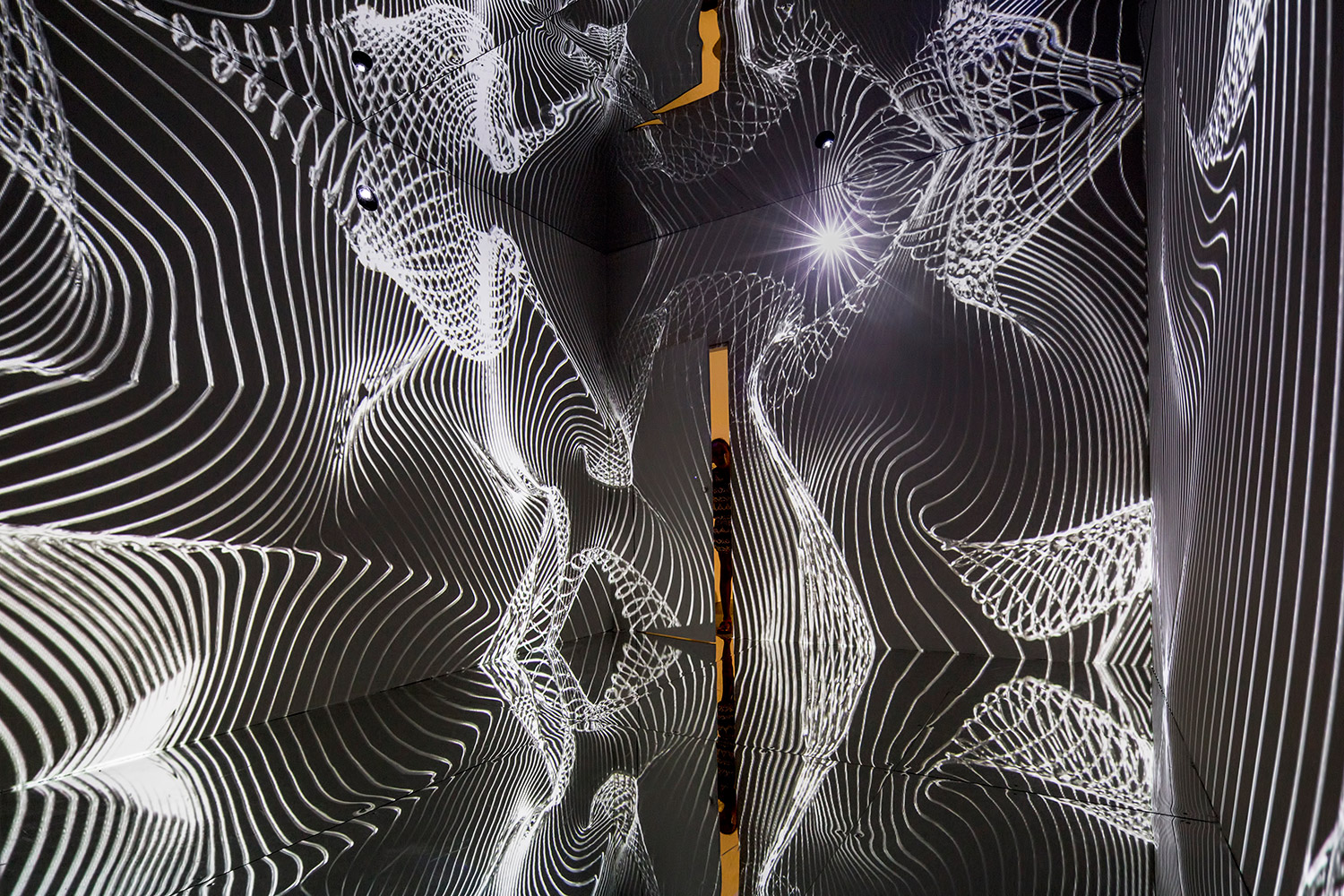 infinityroom-4