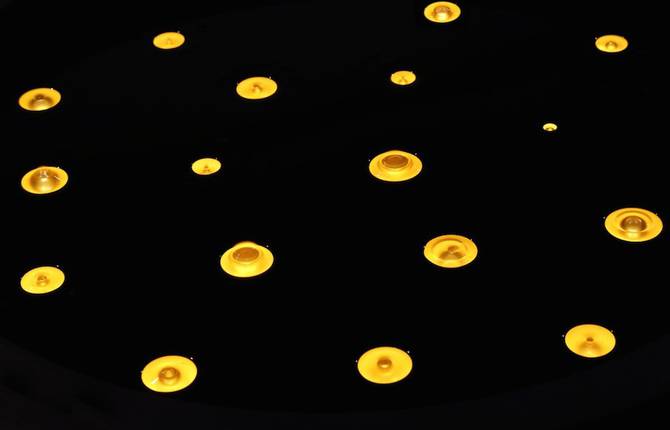 Bursting Gold Bubbles for a Liquid Lamp