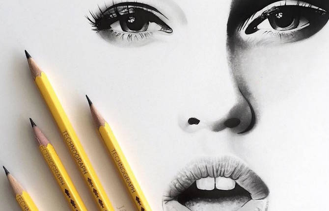 Monochromatic Hyperrealistic Drawings