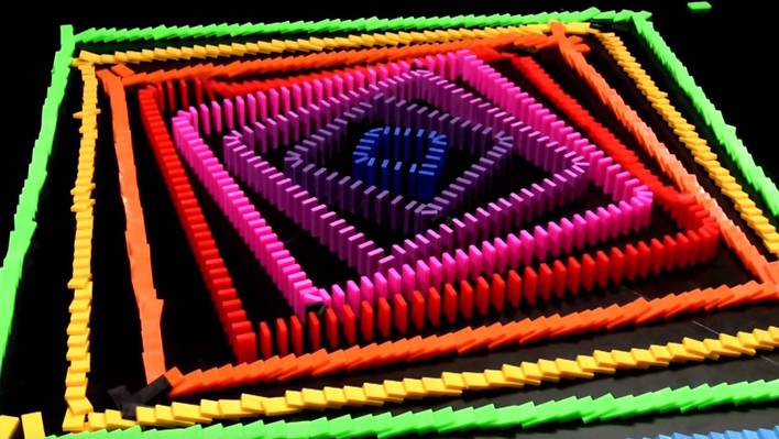 Colorful Patterns with 17 500 Dominoes
