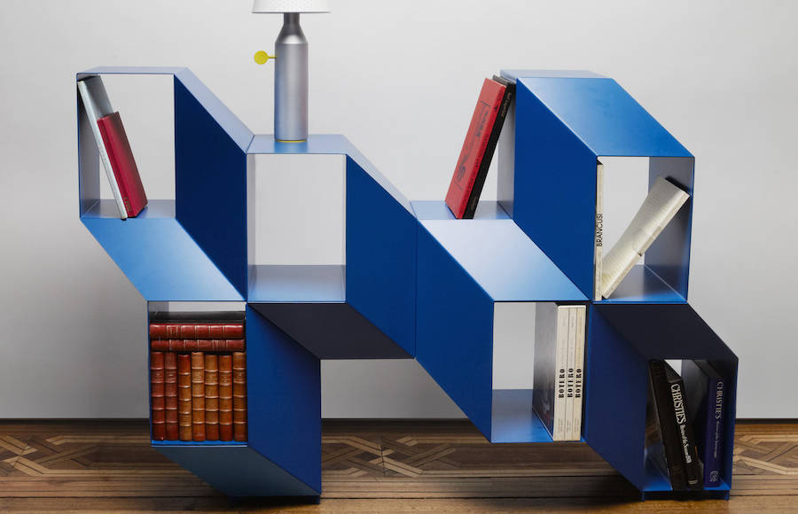 Shelf Playing on a 3D Optical Illusion