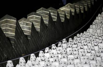 500 Replicas of Stormtroopers on The Great Wall Of China