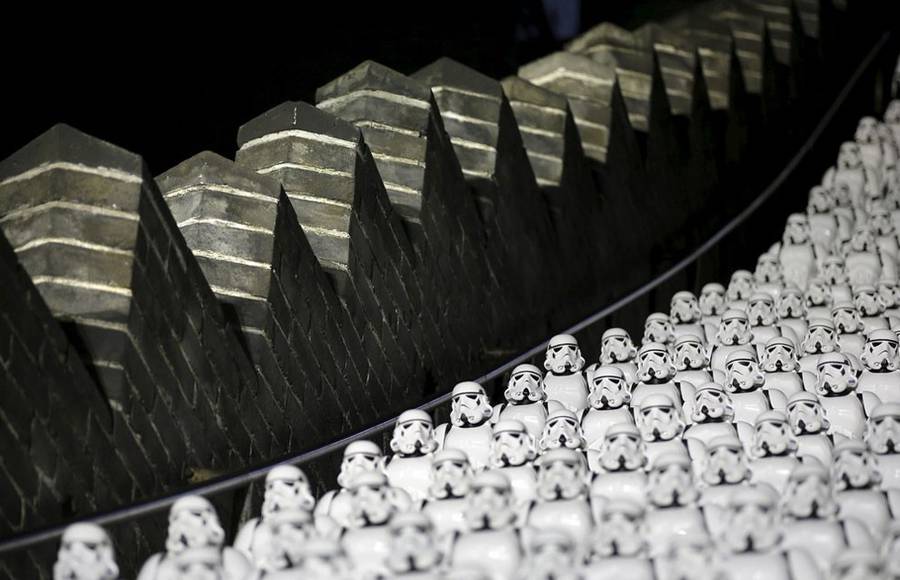 500 Replicas of Stormtroopers on The Great Wall Of China