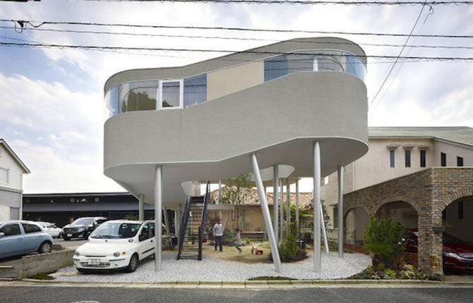 Elevated House With an Underneath Garden