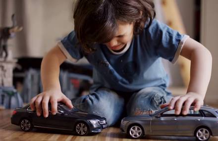 Mercedes-Benz – The uncrashable Toy Cars