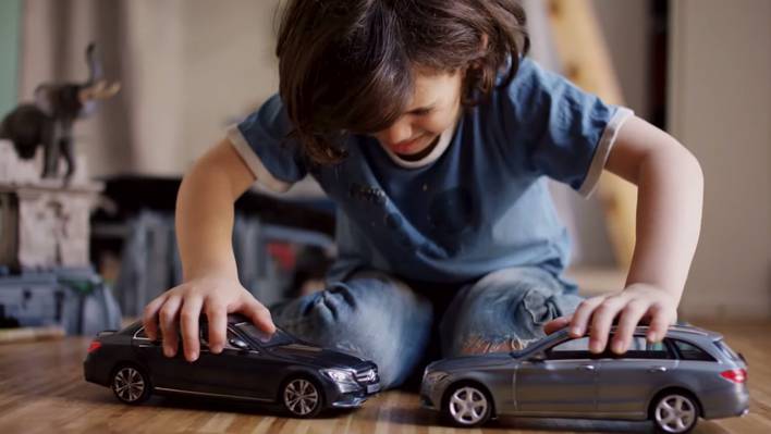 Mercedes-Benz – The uncrashable Toy Cars