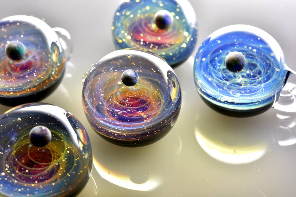 galaxiesglassspheres3