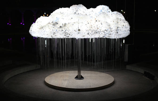 Interactive Electric Cloud Installation Made of 6000 Light Bulbs