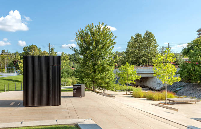 Mobile Cubic Opening Public Library to Read in Parks