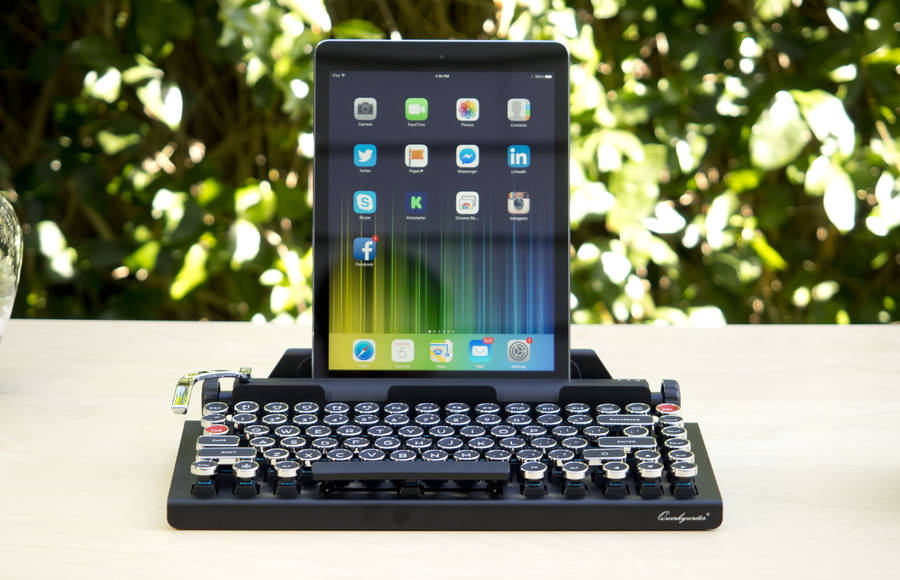 Retro Qwerty Keyboard for Tablets and Computers