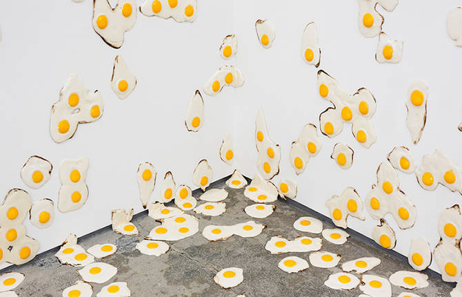 A Gallery Filled by 7000 Fried Eggs