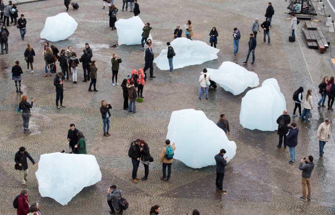 Icebergs in Paris to Raise Climate Change Issue