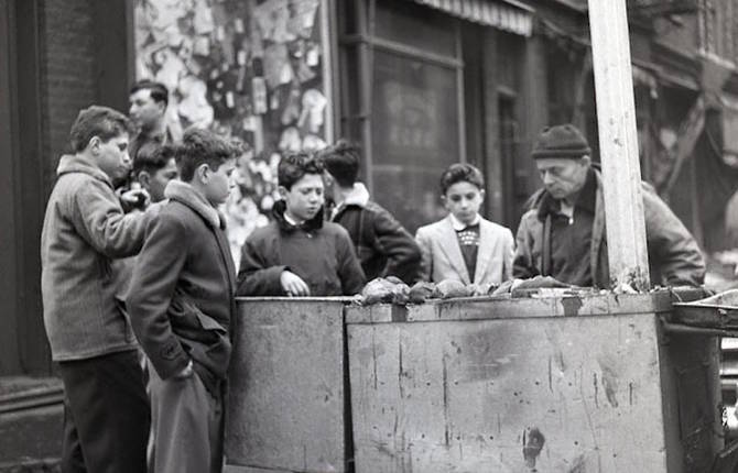 Photographs of Everyday Life in 1950s New-York City
