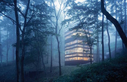 Spectacular Ring House in Japan