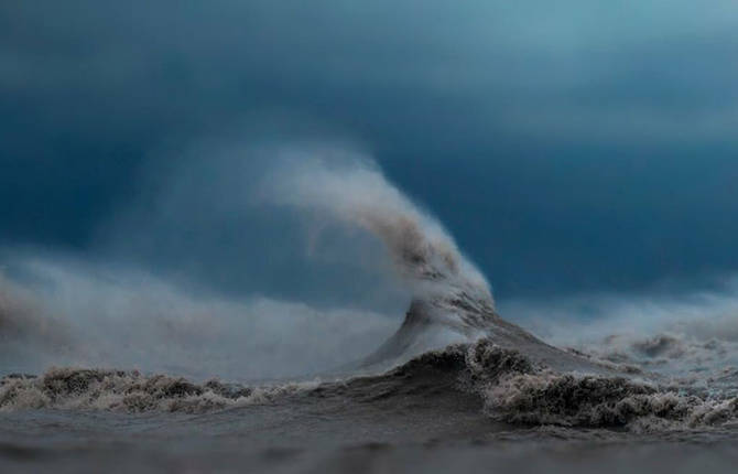 Scary Waves Photography
