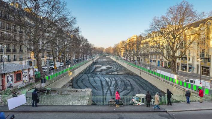 Cleaning the Canal Saint Martin in Paris Time Lapse