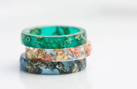 Handmade & Elegant Rings Made of Metallic Flakes and Colored Resin