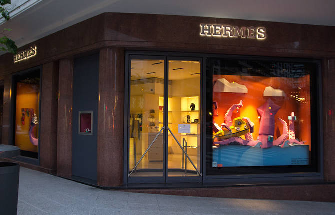 Paper Installation for Hermès Window Display in Buenos Aires
