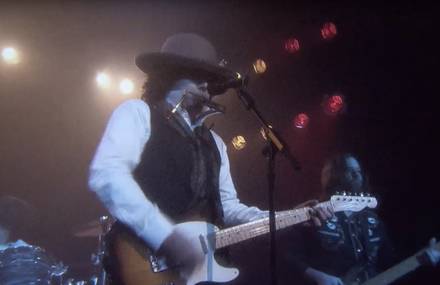 Jimmy Fallon sings Hotline Bling as Bob Dylan