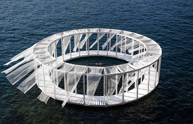 Floating Pavillon to Rest in the Middle of the Sea