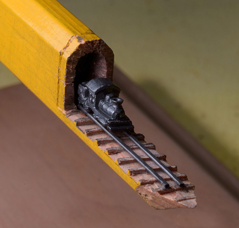 trainpencilsculpture4