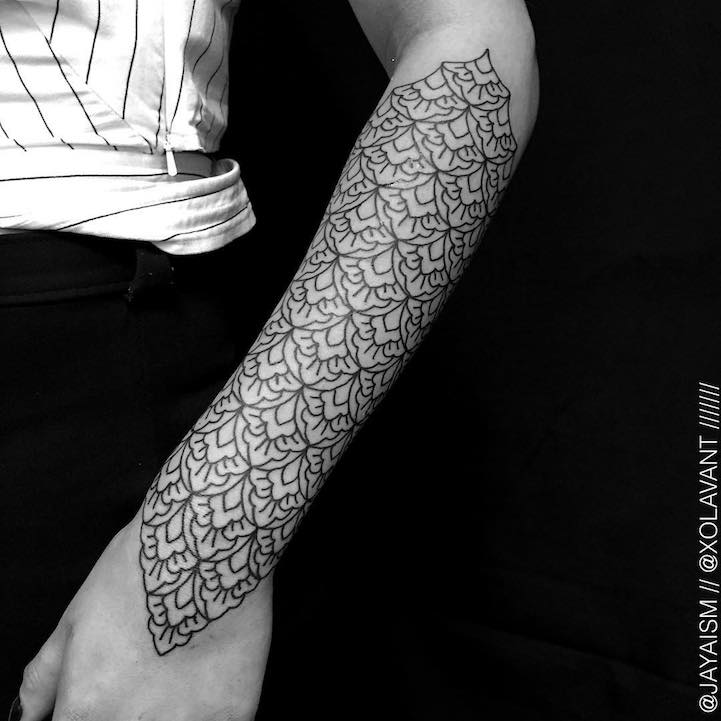 Lovely Black Tattoos with Geometrical Patterns 6