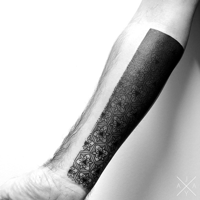 Lovely Black Tattoos with Geometrical Patterns 8