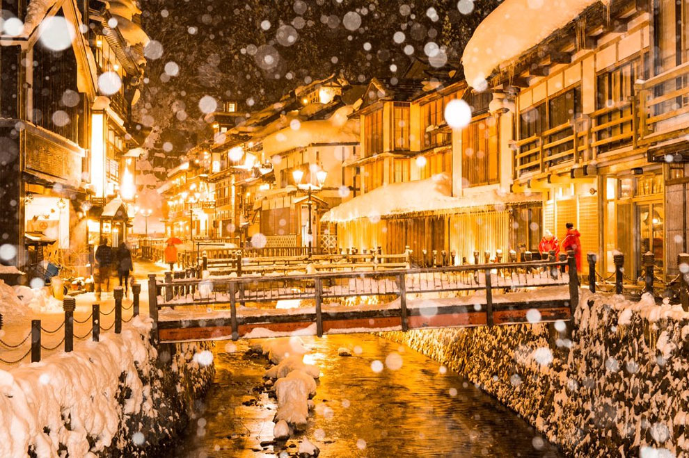 Magical Japanese Town Under the Snow 1