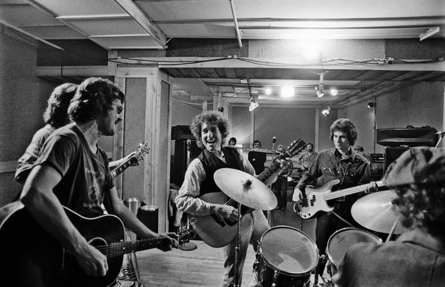 Intimate Backstage Photographs of Bob Dylan