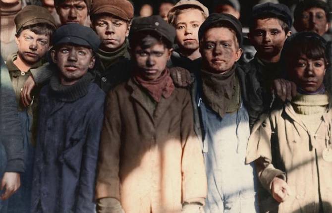 Colorized Photos of Children Working at the Beginning of the 20th Century